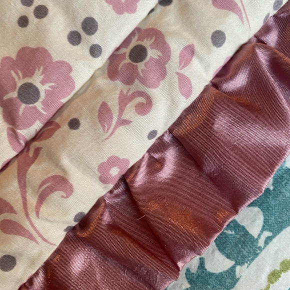 The Peanutshell Bella organic cotton crib quilt and sheet set pink, cream - Picture 13 of 17